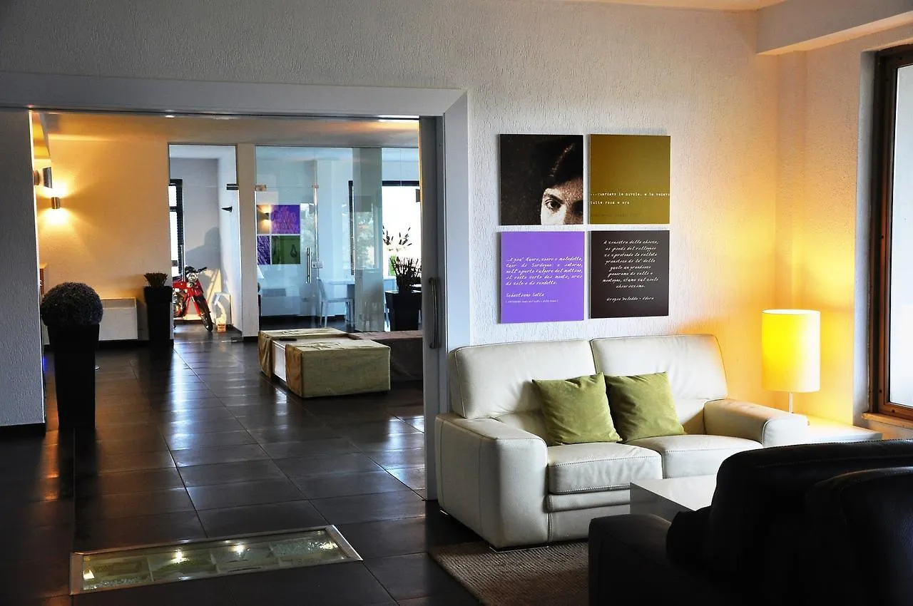 Hotel Sandalia contacts